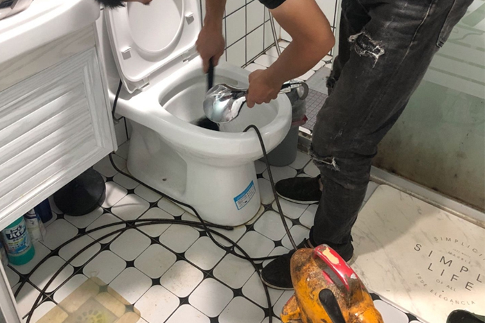 密山马桶堵塞自己疏通还是找师傅?专业上门服务让你省时更省心